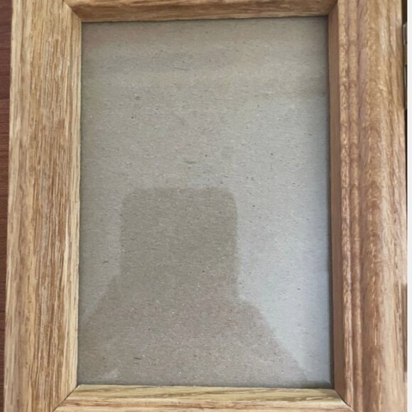 Vintage Solid Oak Hinged Double Photo Frame – Beveled Edge with Brass Hinges - Picture 3 of 6